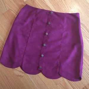 NWOT Scalloped Mini!